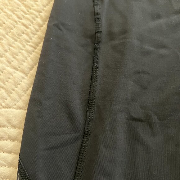 Lululemon cropped leggings with Mesh Side - Picture 4 of 5